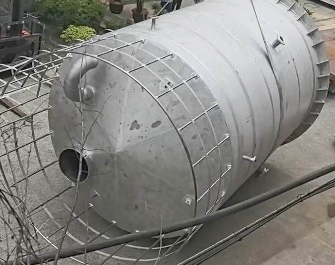 1728723045999025.jpg 不銹鋼氨水罐.jpg