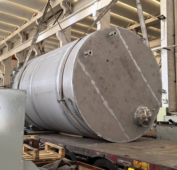 1741942443637885.jpg 不銹鋼儲罐內(nèi)蒙古1.jpg